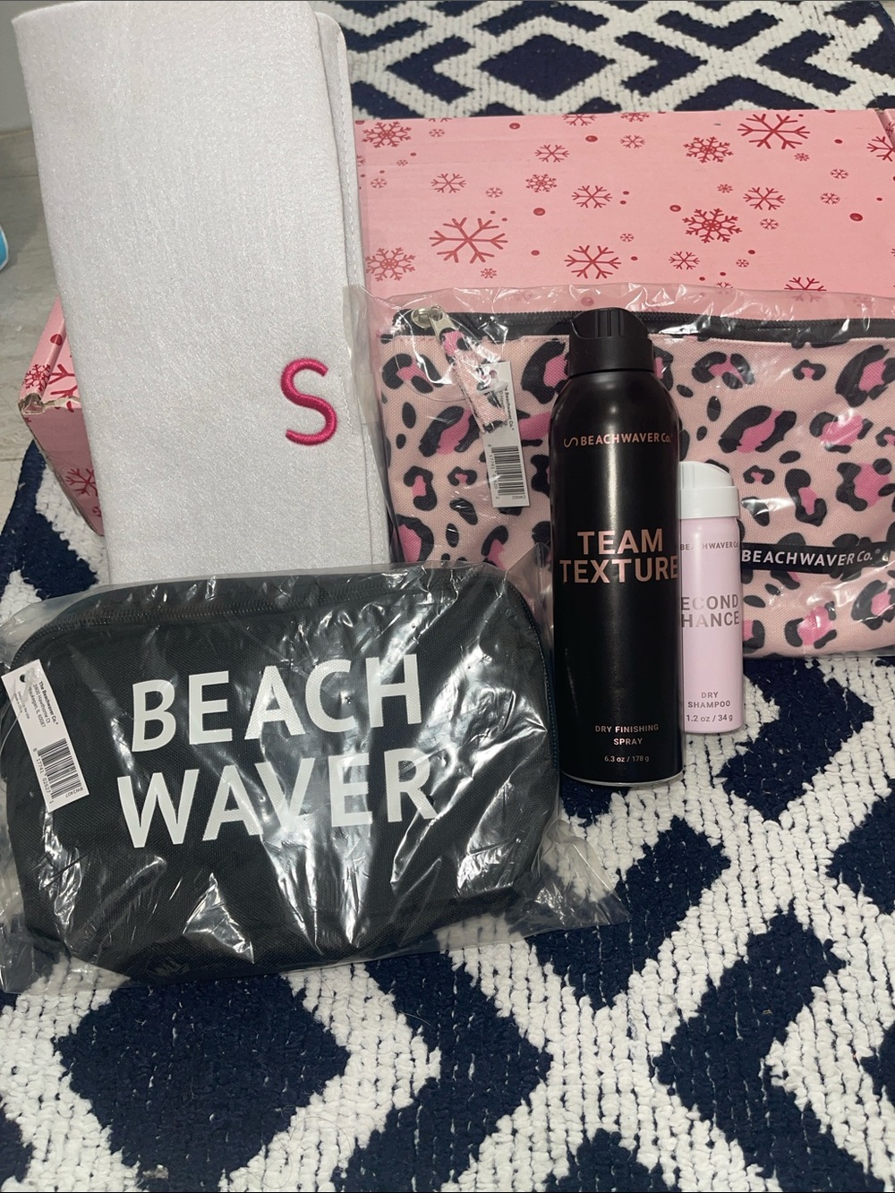 Black Texturizing Spray with Black Pouch